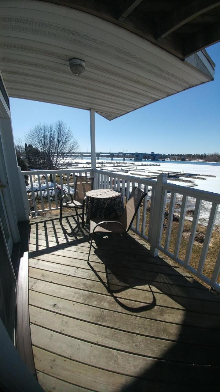 Snug Harbor Inn Sturgeon Bay Kültér fotó